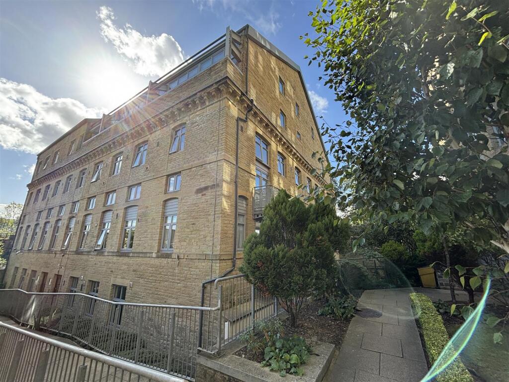 2-bed flat on Apartment 132, Valley Mill, Elland, HX5 9GY, £100,000