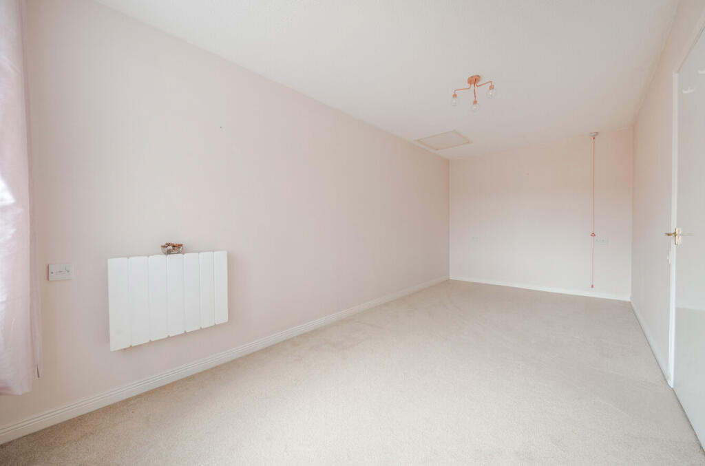 Apartment in Guildford, Surrey - More