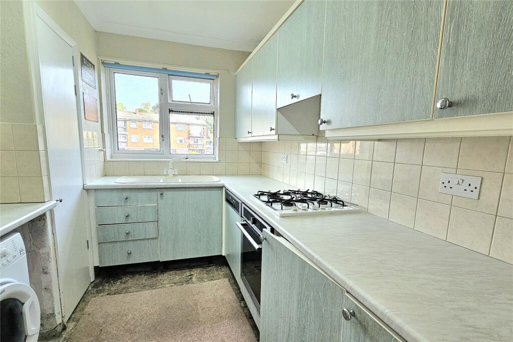 Apartment in Surrey Heath, Camberley - View 4