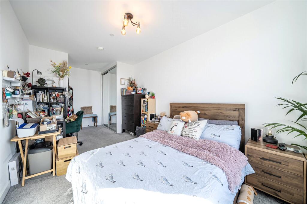 Apartment in Southall - More