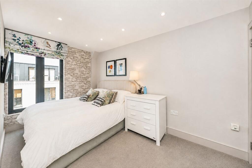 Apartment in London - More