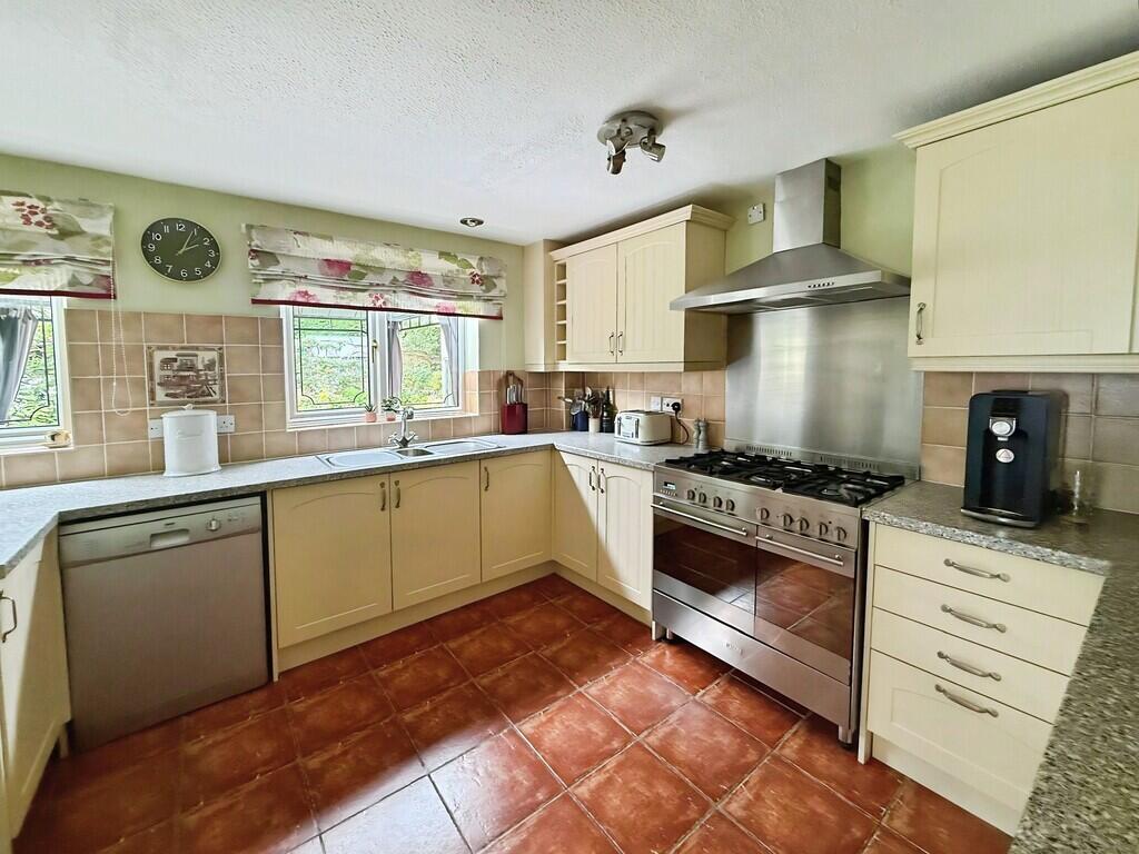 House in Mansfield, Nottinghamshire - View 4
