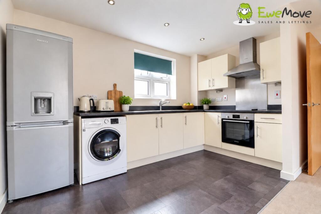 House in Stevenage, Hertfordshire - More