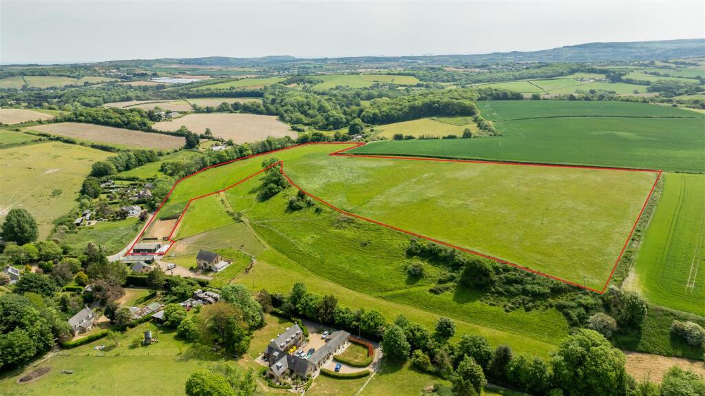 18.33 ACRES, OUTBUILDINGS AND SAND SCHOOL - Newbarn Lane, Gatcombe - View 3