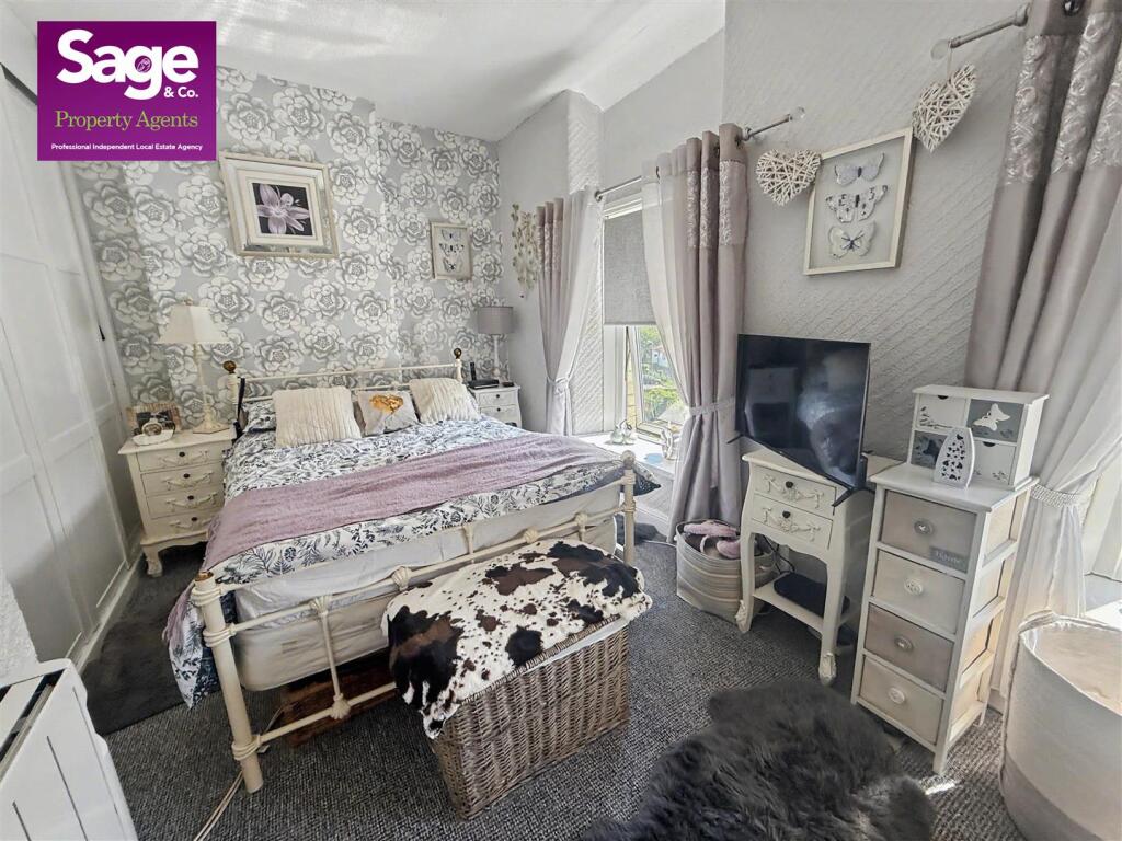 House in Newport - View 5