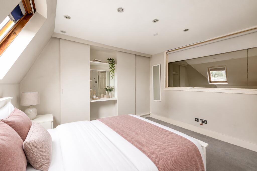House in London - View 5