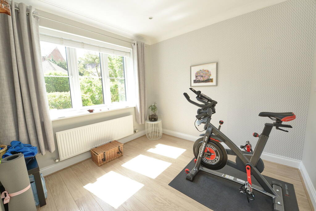 Fullerton Close, Fleet, GU51 1BJ - View 4