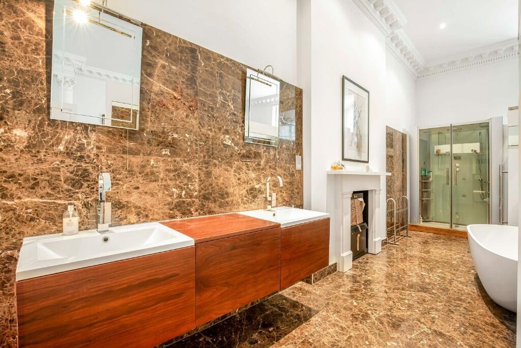 Apartment in London - More