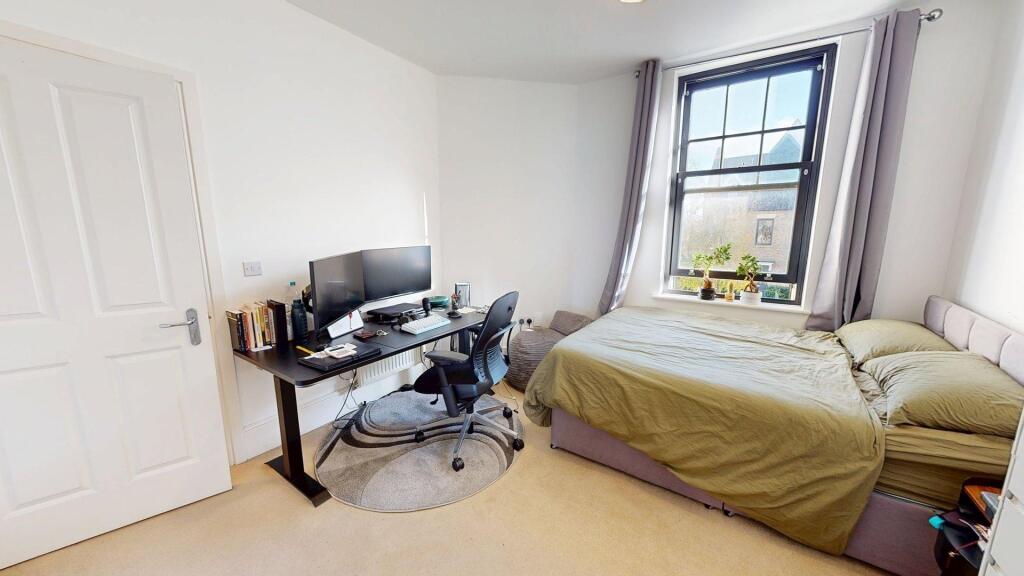 Apartment in Northampton - More