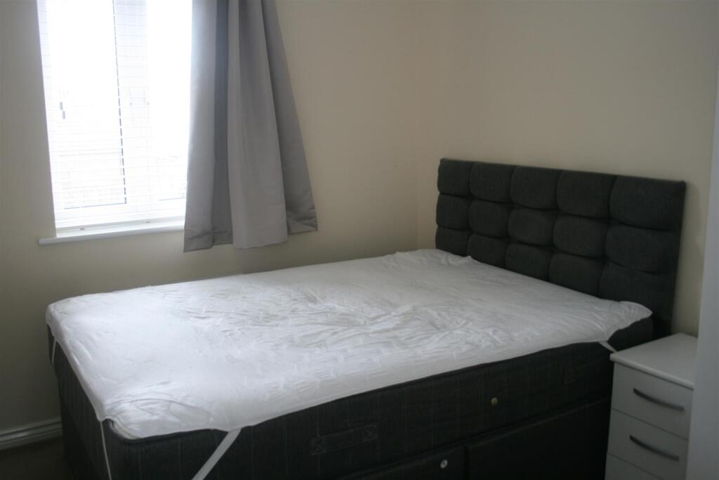 Apartment in Coventry - More