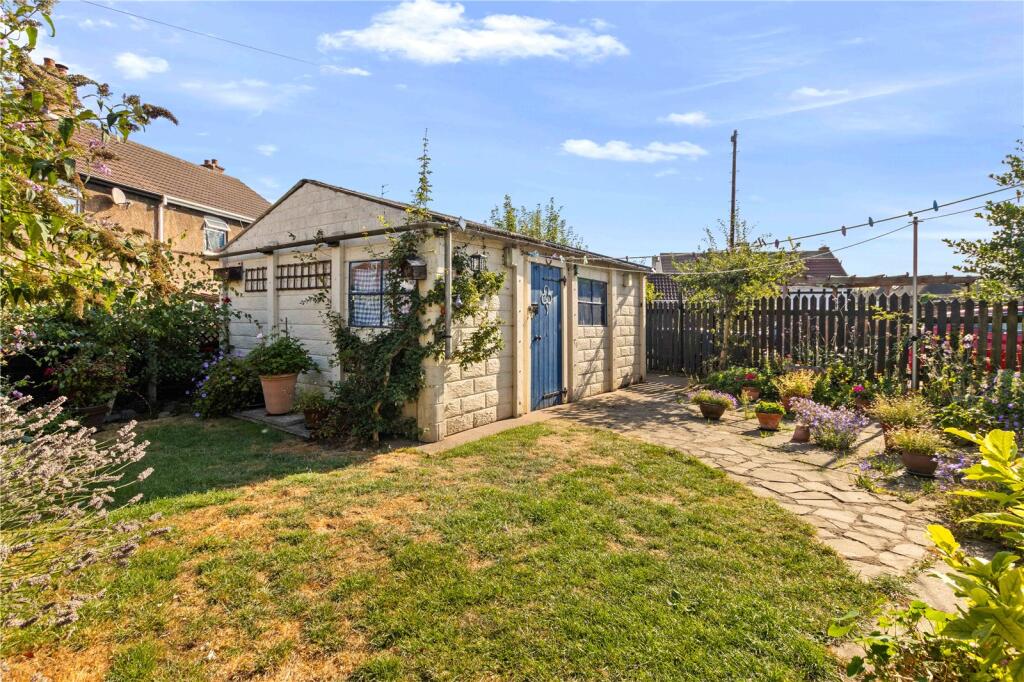 House in Grimsby, Holme Hill - View 4