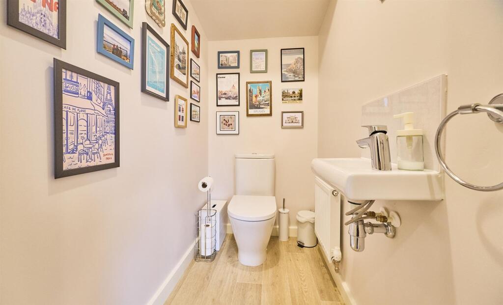House in Hinckley and Bosworth, Leicestershire - More
