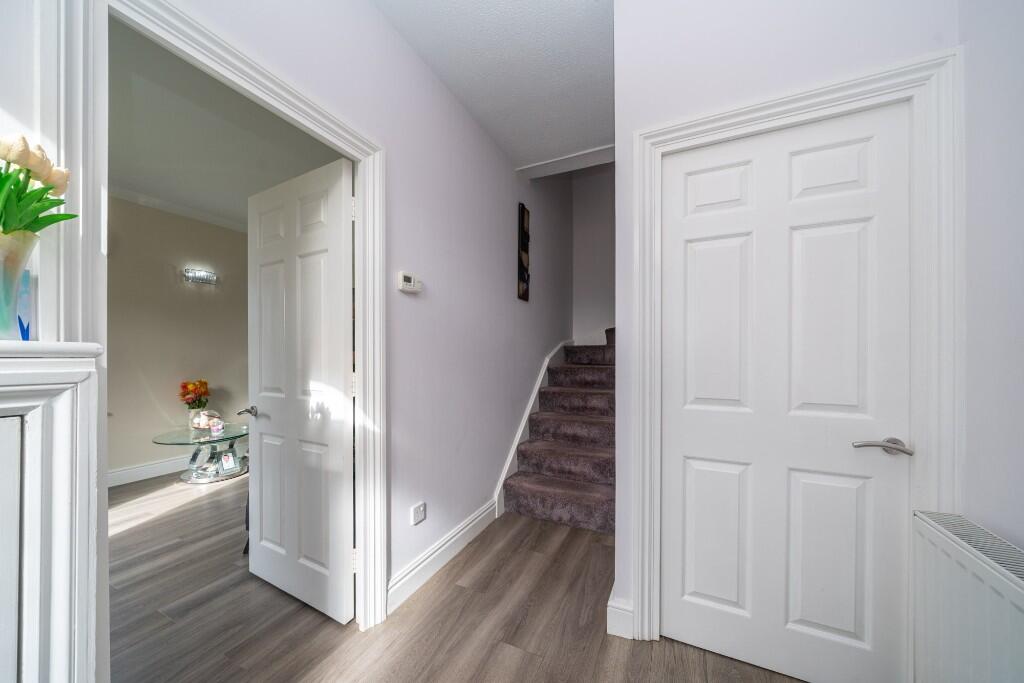 House in Aylesbury, Watermead - More