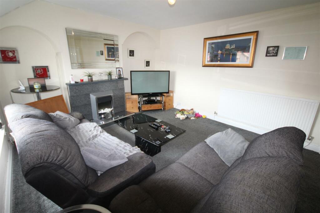 31 Rhos Road, Rhos-on-Sea photo 3