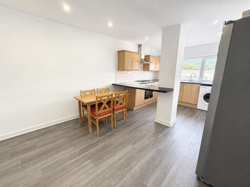 House in Aberdare, Aberaman North - More
