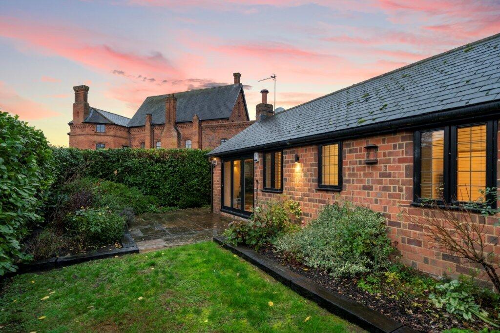 House in Guildford, Ockham - View 3