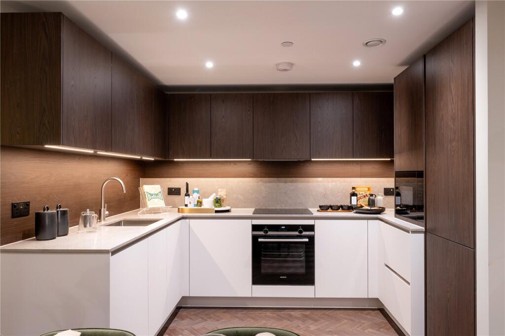 Main image of property: Queens Cross, Royal Eden Docks, London, E16