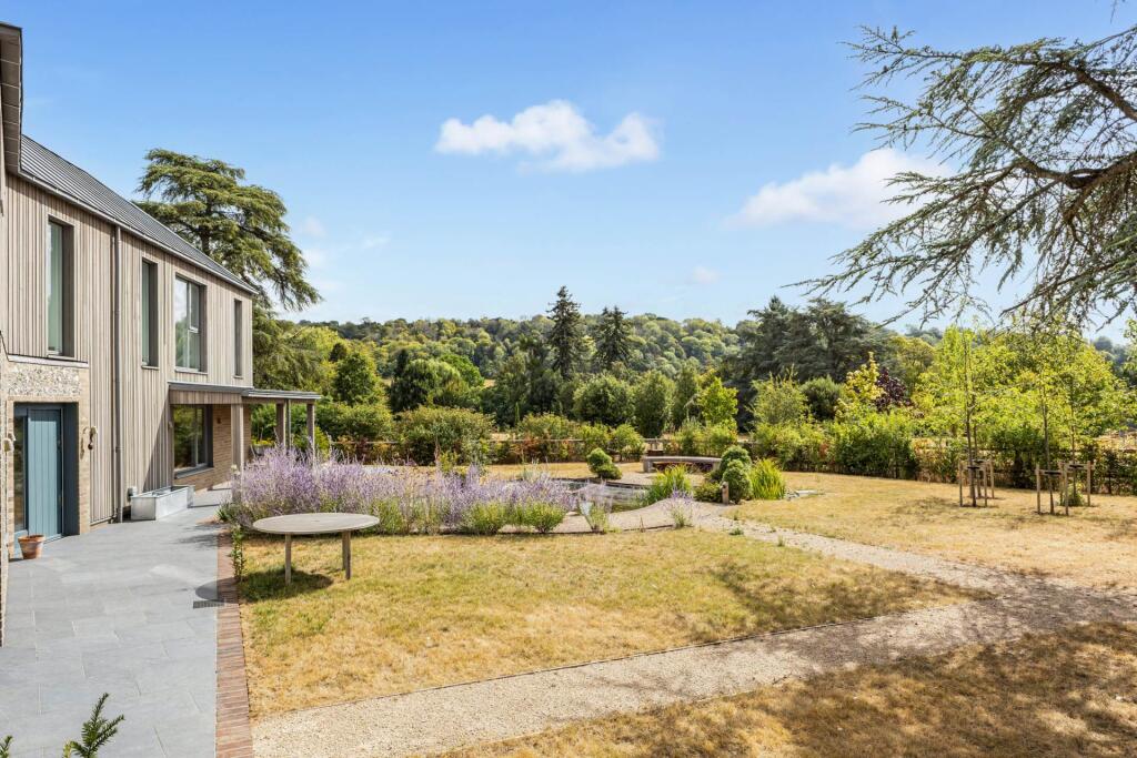 House in Hambleden, Buckinghamshire - View 4