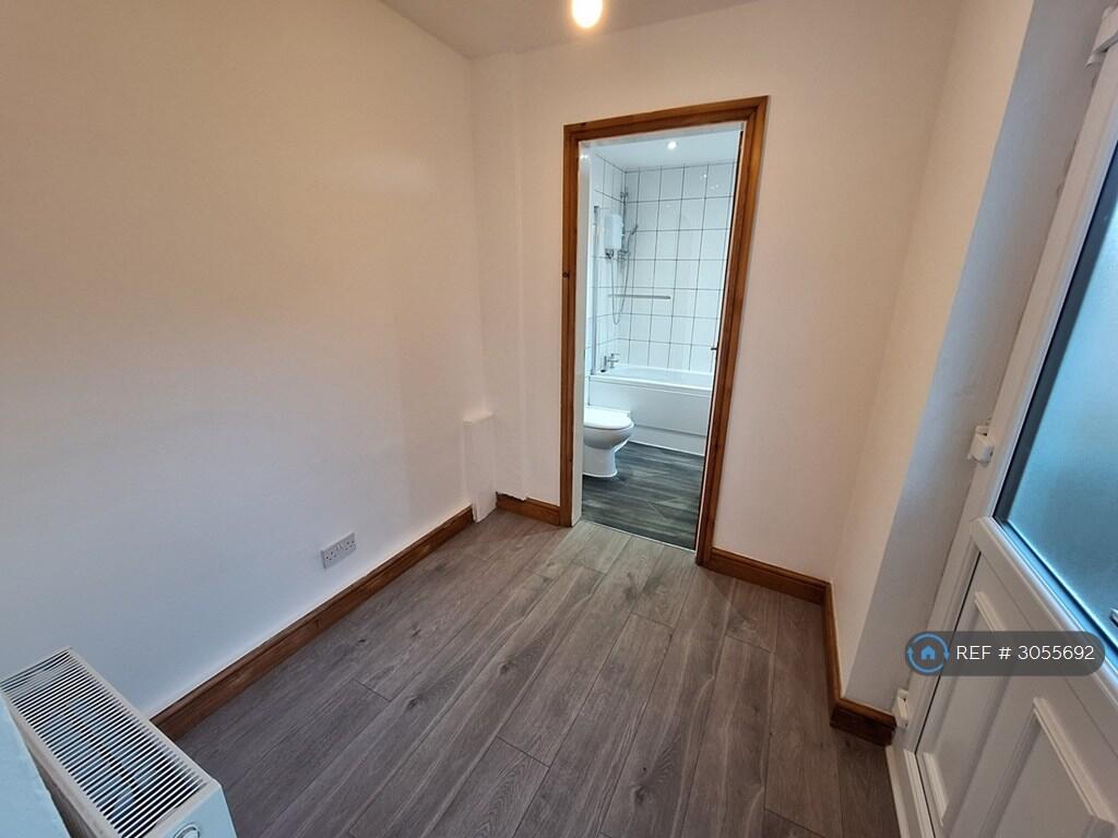 House in Nottingham, Nottinghamshire - More