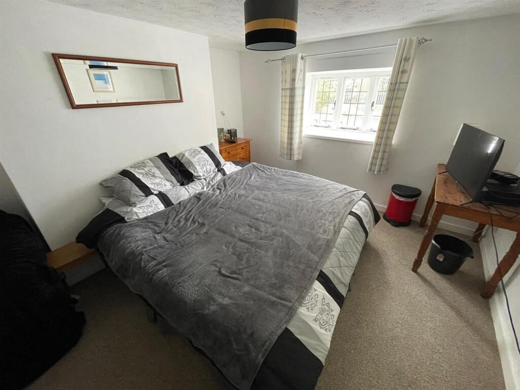 Apartment in Crewkerne, Somerset - View 5