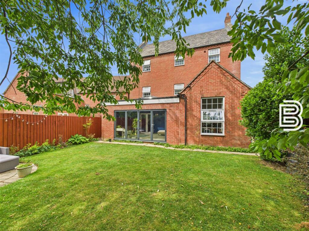 House in Rugby, Warwickshire - View 2