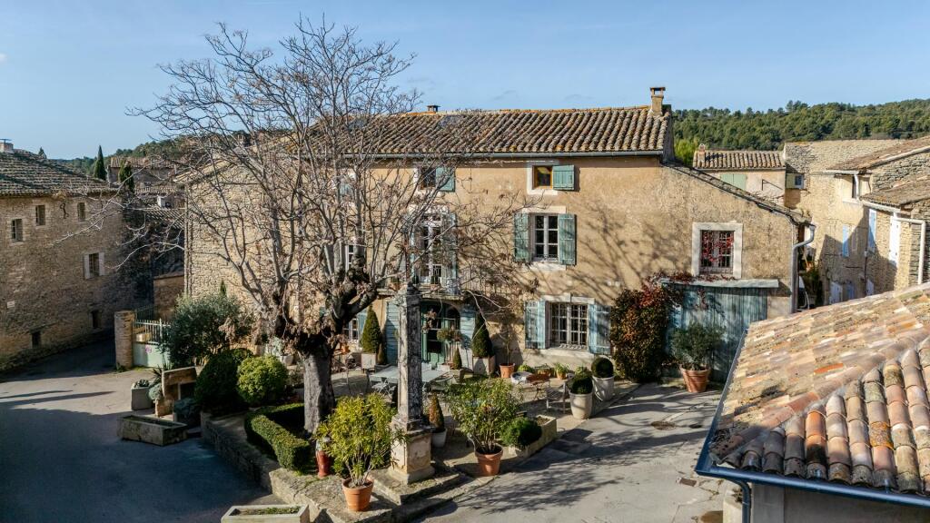 Main image of property: Provence-Alps-Cote d`Azur, Vaucluse, Cabrieres d'Avignon
