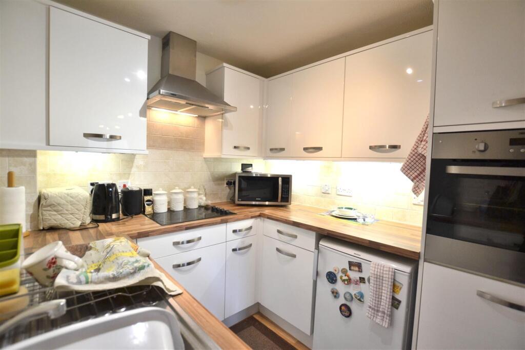 Apartment in Guildford - View 3