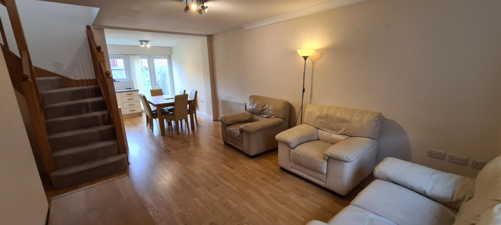 3 bedroom semi-detached house for rent