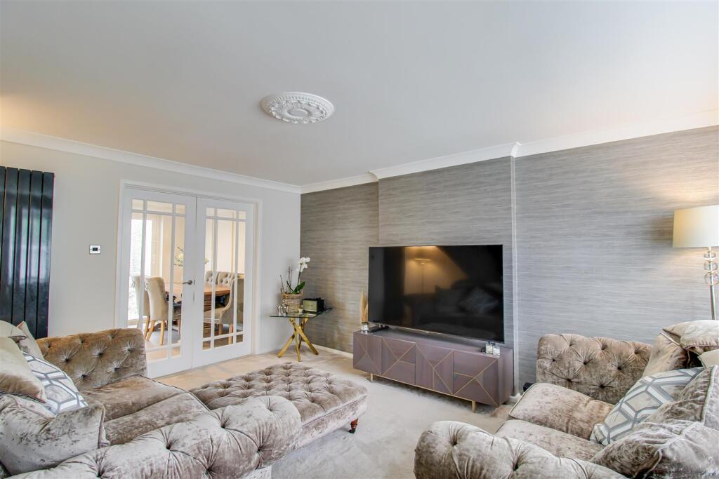 House in Wakefield, Outwood - View 3