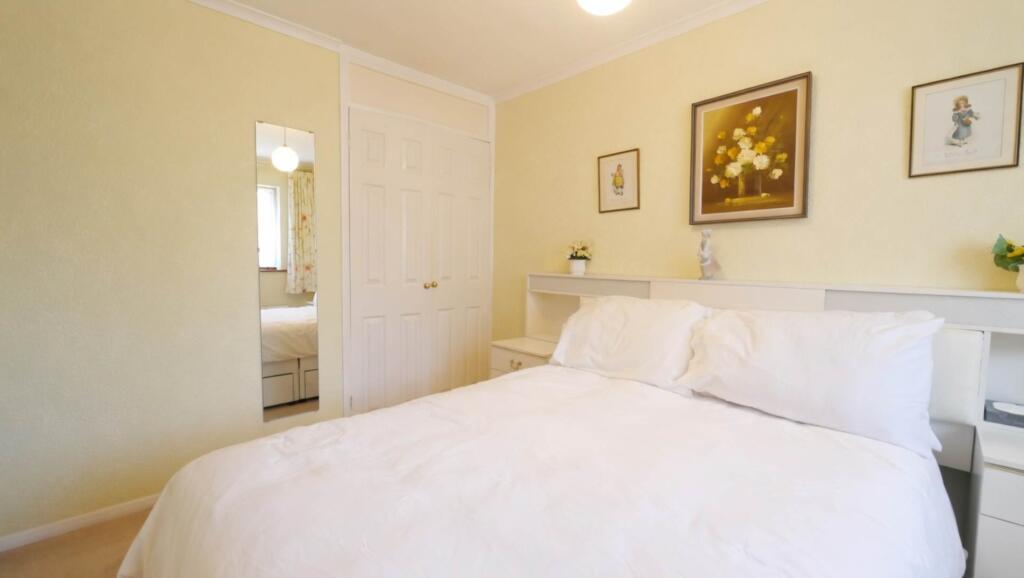 Additional image 6 of Bull Stag Green, Hatfield