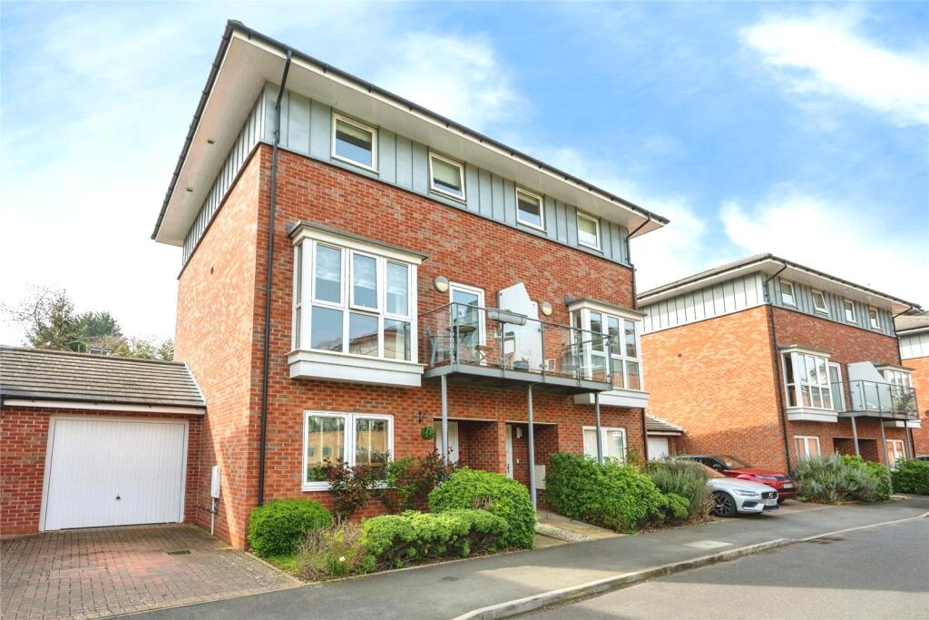 Main image of property: Kempton Drive, Warwick, Warwickshire, CV34