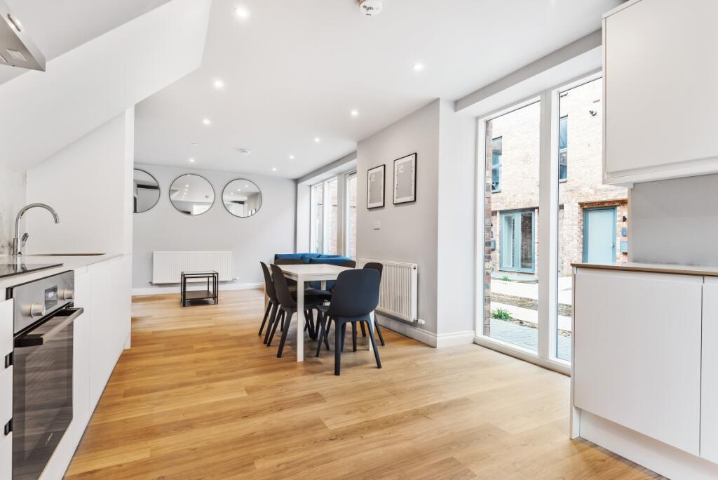 House in London - View 3