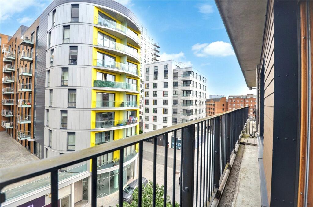1-bed flat on Chatham Place, Reading, Berkshire, RG1, £180,000