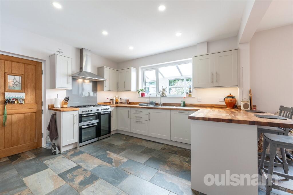 House in Bromsgrove, Alvechurch - More