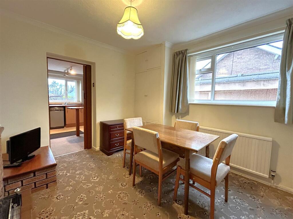 Cambridge Square, Wrexham photo 5