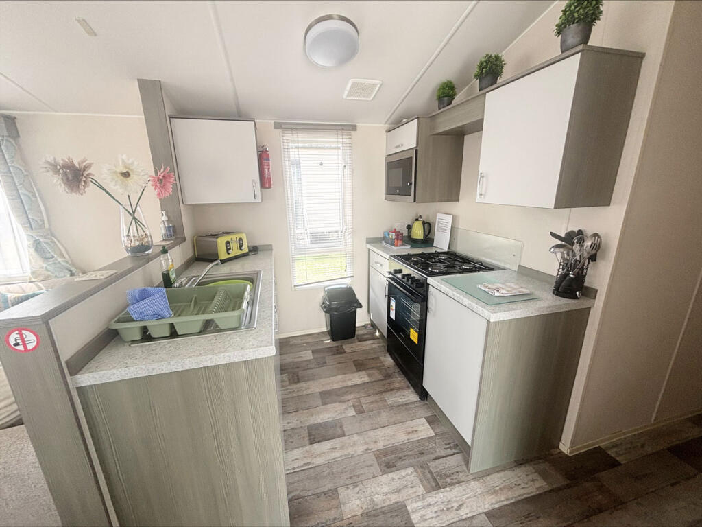 Three bed Atlas Everglade, Caldecott Hall Country Park, Beccles Road, Fritton, Norfolk, NR31 9EY photo 2
