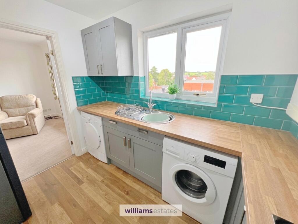 Apartment in Chester, Mold - View 5