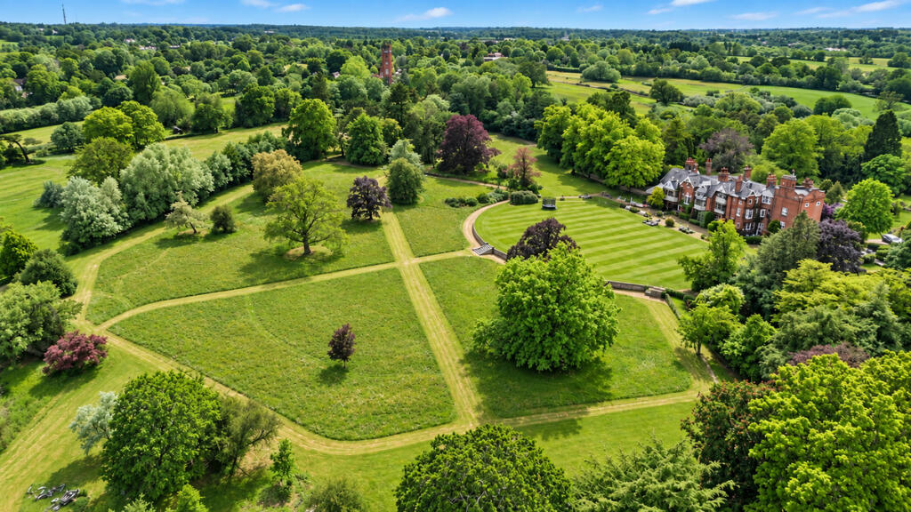 House in East Hertfordshire, Little Berkhamsted - More