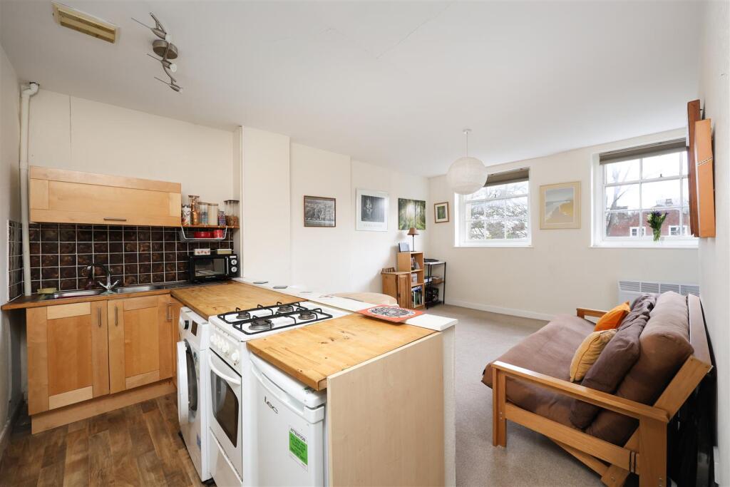 Apartment in Bristol, Clifton Village, Hotwells - View 4
