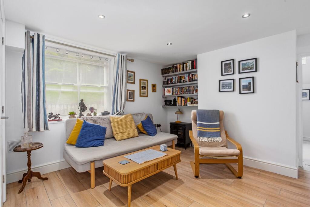 Montpellier Drive, Cheltenham, GL50 photo 4