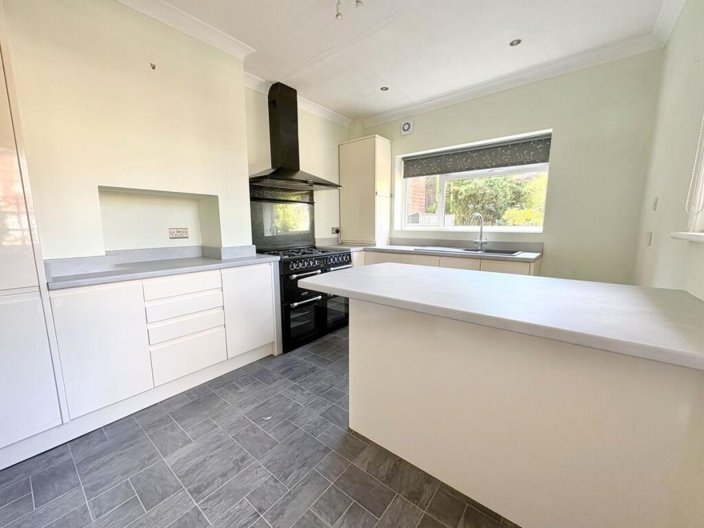 Lacey Crescent, Poole, BH15 photo 2