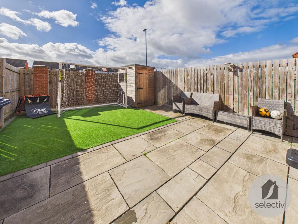 College Gardens, Redcar, TS10 photo 3