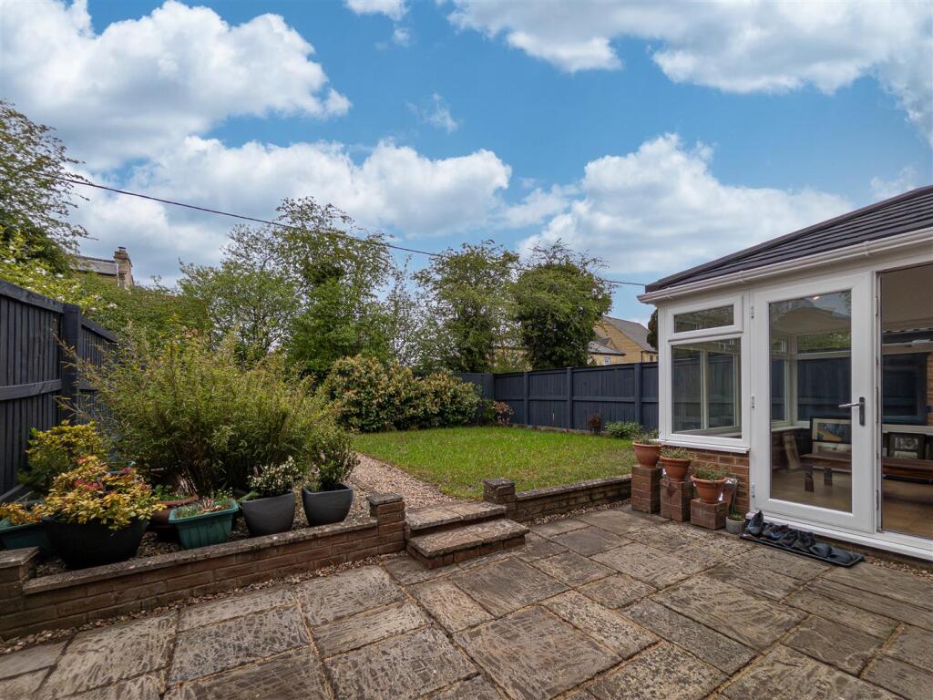 Lavender Close, Melksham photo 3