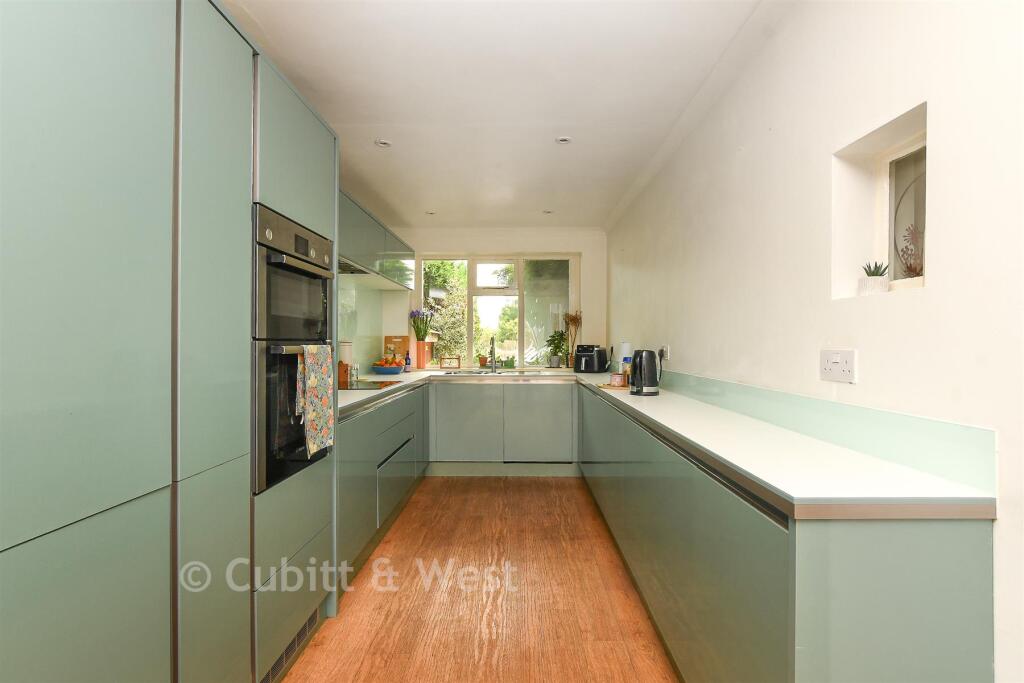 House in Redhill - View 3