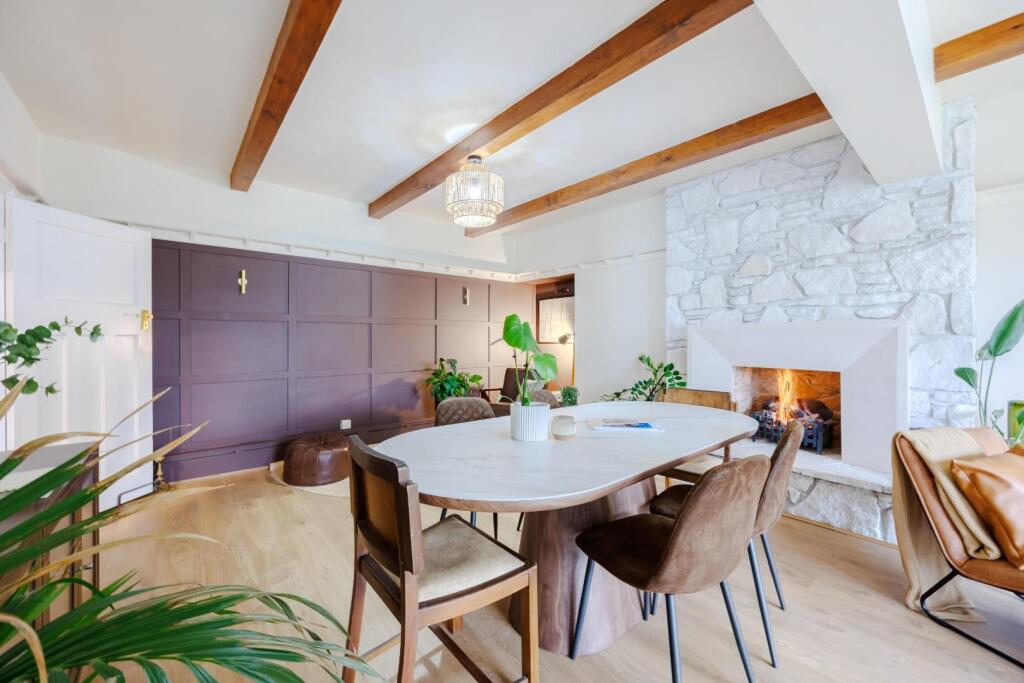 House in Southend-on-Sea - More