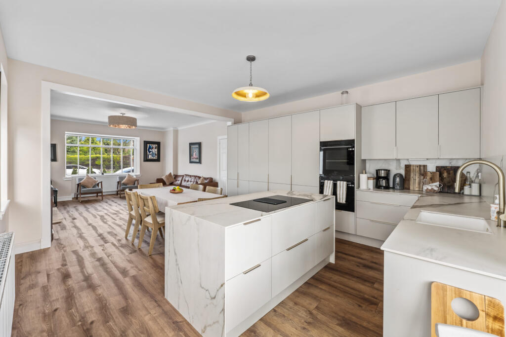 House in Glasgow, Hillview, South Williamwood - More