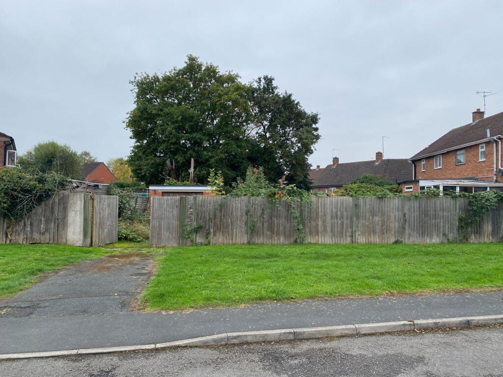 Moat Crescent, Malvern, Worcestershire, WR14 photo 3