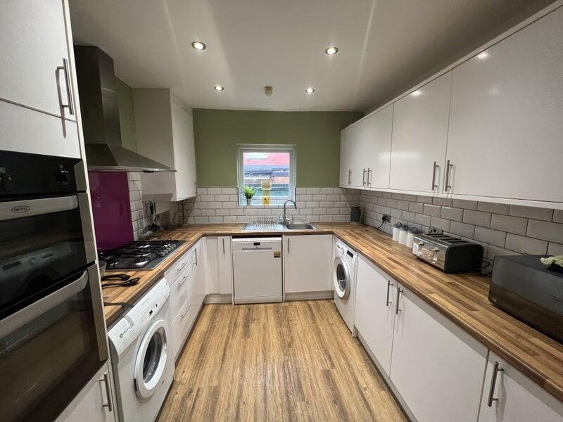 Apartment in Liverpool, Elm Park - View 3