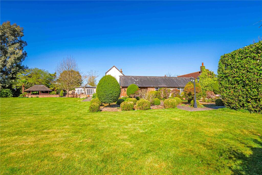 Venus Hill, Bovingdon, Hemel Hempstead, Hertfordshire, HP3 photo 2