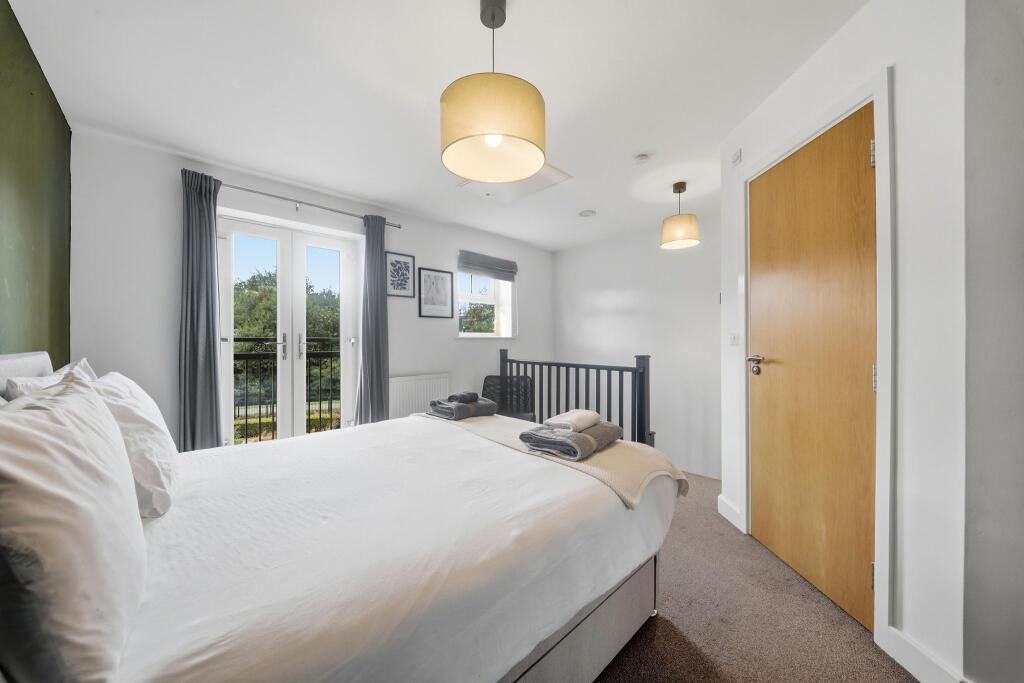 House in Leeds, Holbeck - More